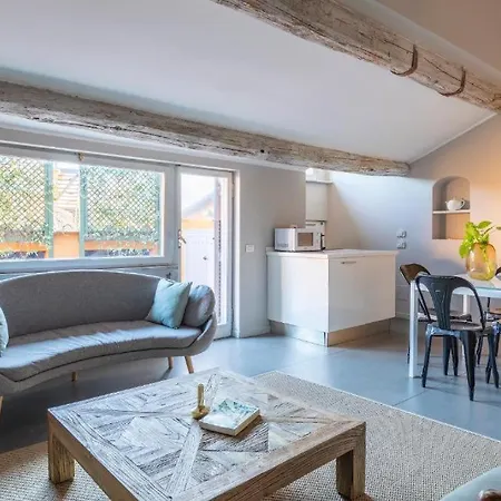 Penthouse In Piazza Venezia With Terrace Apartment Rome